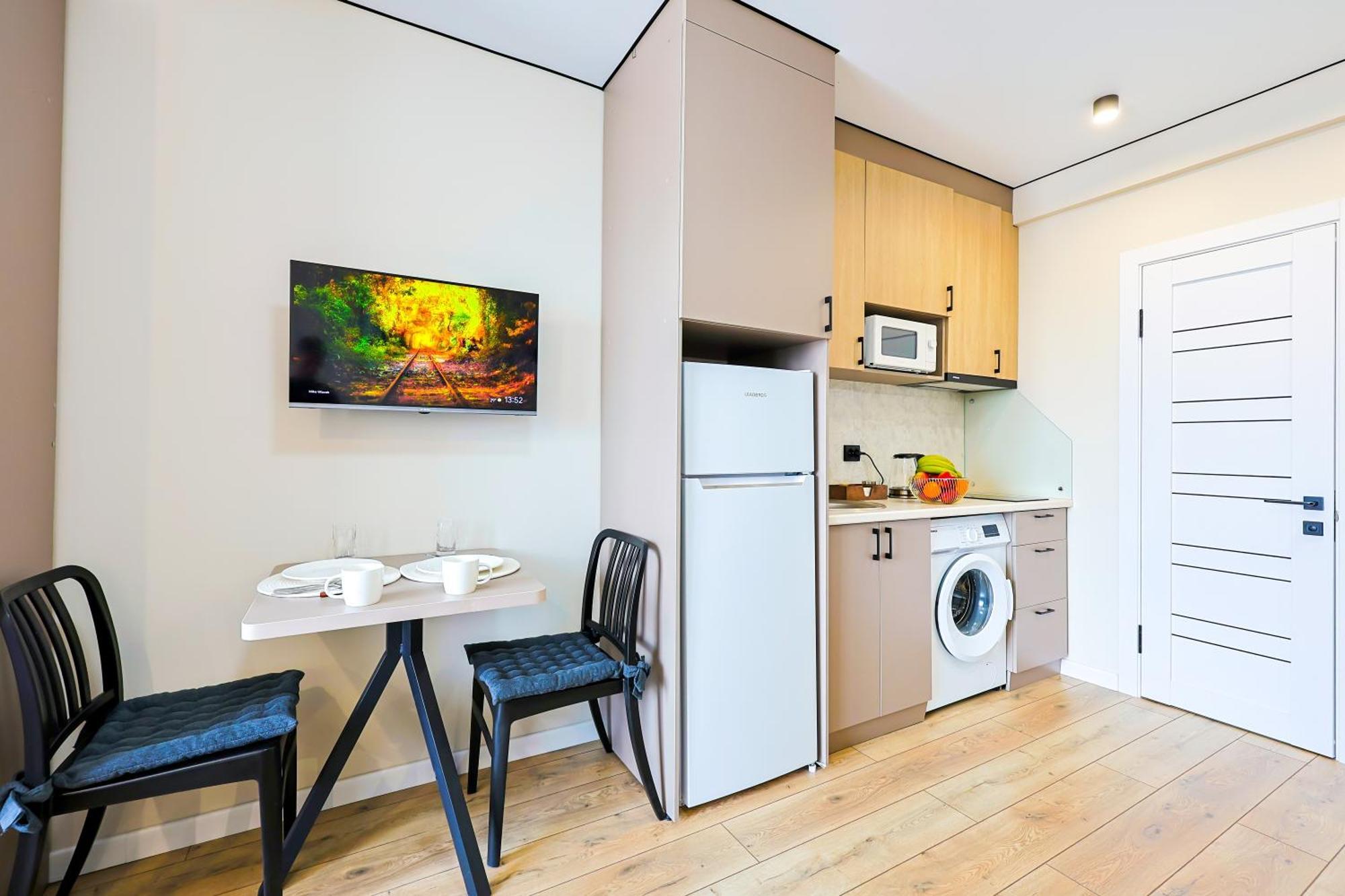 1 2 Apartment *